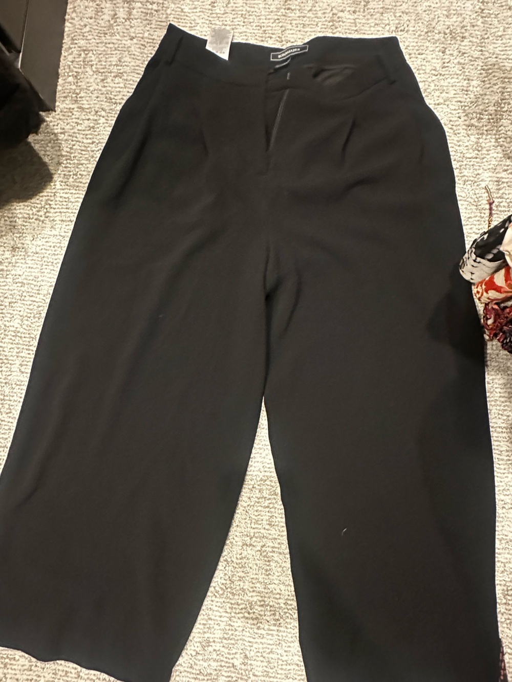 BCBG maxazria
M medium black wide leg pants